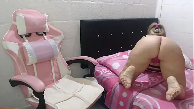 Snapshot of jade04_roberts chatting on January 18, 2025, 12:02 am jade04 roberts online show from January 18, 2025, 12:02 am