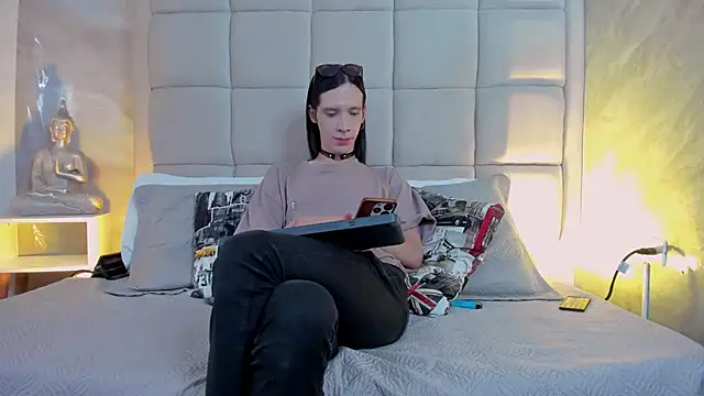 Hecatee 77 online show from October 28, 2025, 8:00 pm