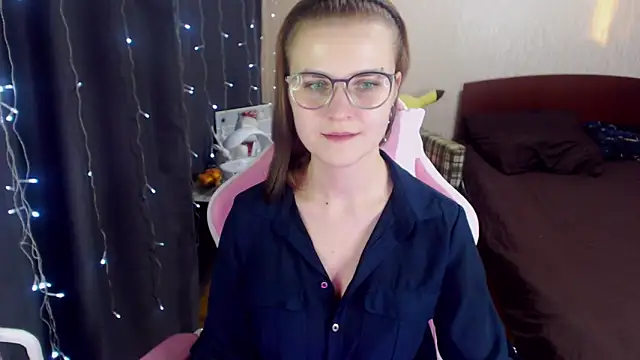 Snapshot of MissBrightShine chatting on January 18, 2025, 1:08 pm MissBrightShine online show from January 18, 2025, 1:08 pm