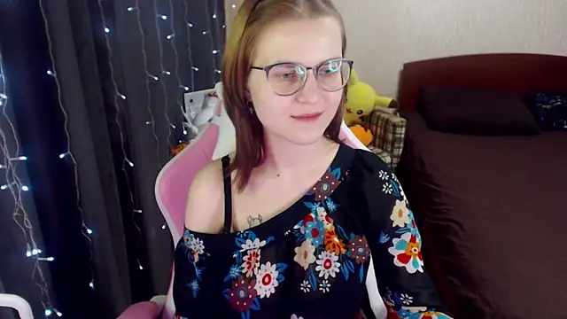 Snapshot of MissBrightShine chatting on January 21, 2025, 4:16 pm MissBrightShine online show from January 21, 2025, 4:16 pm