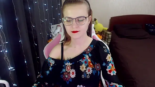 Snapshot of MissBrightShine chatting on January 22, 2025, 12:49 pm MissBrightShine online show from January 22, 2025, 12:49 pm