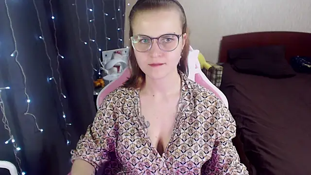 Snapshot of MissBrightShine chatting on January 30, 2025, 4:02 pm MissBrightShine online show from January 30, 2025, 4:02 pm