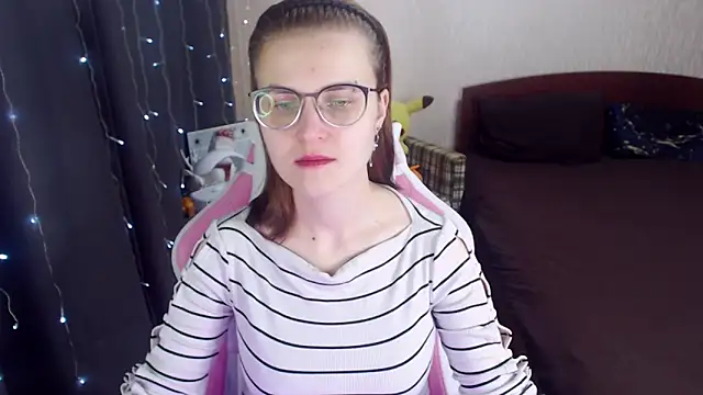 Snapshot of MissBrightShine chatting on February 6, 2025, 9:43 am MissBrightShine online show from February 6, 2025, 9:43 am