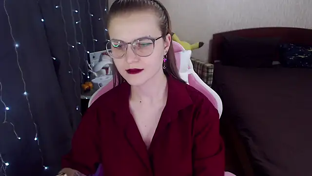 Snapshot of MissBrightShine chatting on February 14, 2025, 3:47 pm MissBrightShine online show from February 14, 2025, 3:47 pm