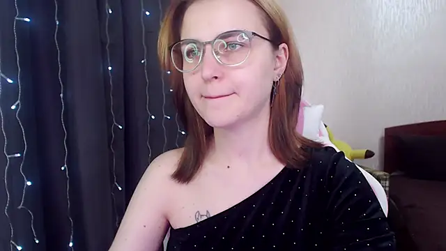 Snapshot of MissBrightShine chatting on February 15, 2025, 10:00 am MissBrightShine online show from February 15, 2025, 10:00 am