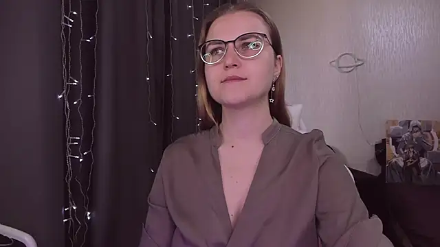Snapshot of MissBrightShine chatting on September 28, 2025, 10:20 am MissBrightShine online show from September 28, 2025, 10:20 am