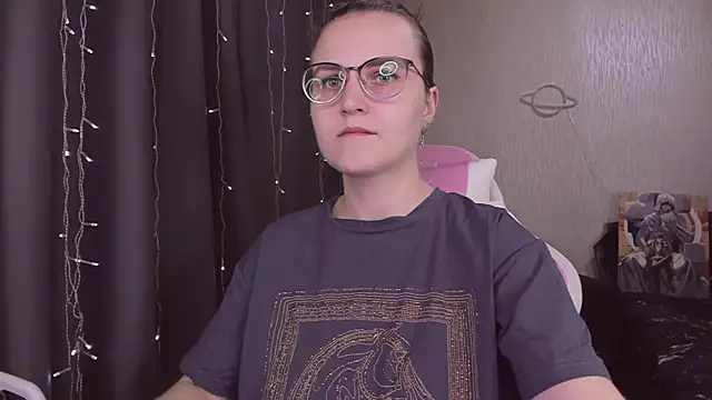 Snapshot of MissBrightShine chatting on October 29, 2025, 11:56 am MissBrightShine online show from October 29, 2025, 11:56 am