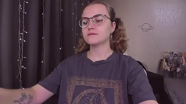 Snapshot of MissBrightShine chatting on October 31, 2025, 10:16 am MissBrightShine online show from October 31, 2025, 10:16 am