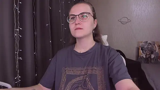 Snapshot of MissBrightShine chatting on November 2, 2025, 5:43 am MissBrightShine online show from November 2, 2025, 5:43 am