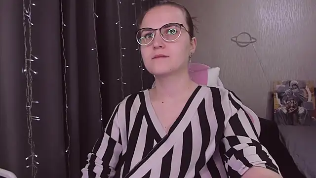 Snapshot of MissBrightShine chatting on November 6, 2025, 10:05 am MissBrightShine online show from November 6, 2025, 10:05 am