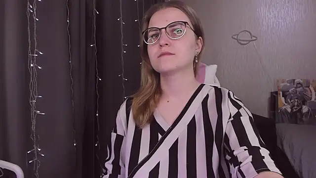 Snapshot of MissBrightShine chatting on November 8, 2025, 12:05 pm MissBrightShine online show from November 8, 2025, 12:05 pm