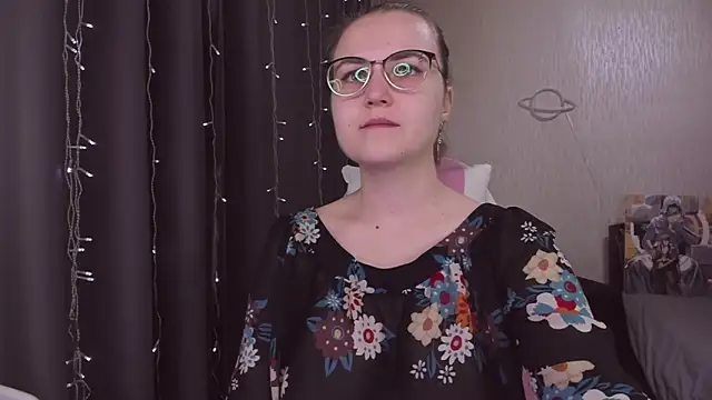 Snapshot of MissBrightShine chatting on November 11, 2025, 10:15 am MissBrightShine online show from November 11, 2025, 10:15 am