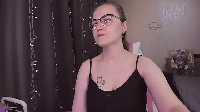 Snapshot of MissBrightShine chatting on November 14, 2025, 10:14 am MissBrightShine online show from November 14, 2025, 10:14 am