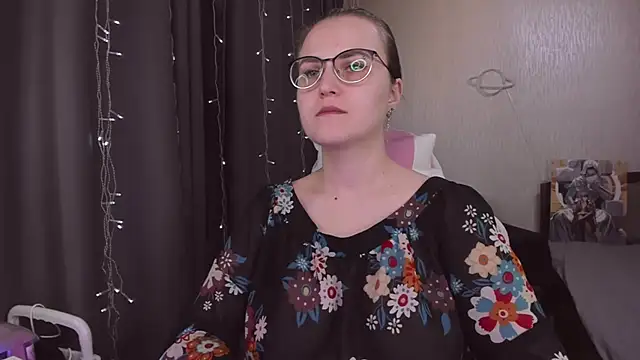 Snapshot of MissBrightShine chatting on November 15, 2025, 11:18 am MissBrightShine online show from November 15, 2025, 11:18 am