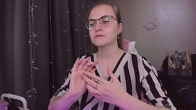 Snapshot of MissBrightShine chatting on November 26, 2025, 10:38 am MissBrightShine online show from November 26, 2025, 10:38 am