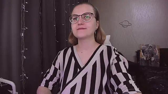 Snapshot of MissBrightShine chatting on November 30, 2025, 11:58 am MissBrightShine online show from November 30, 2025, 11:58 am