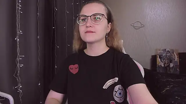 Snapshot of MissBrightShine chatting on December 14, 2025, 10:42 am MissBrightShine online show from December 14, 2025, 10:42 am