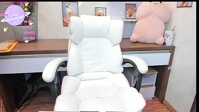 alonelove   online show from October 4, 2025, 3:26 am