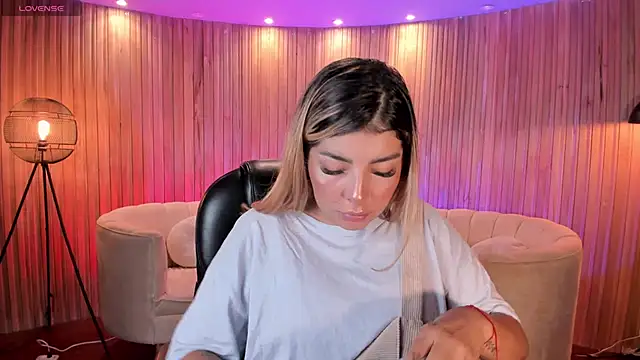 Snapshot of LisaMonroe_ chatting on February 3, 2025, 11:31 am LisaMonroe online show from February 3, 2025, 11:31 am