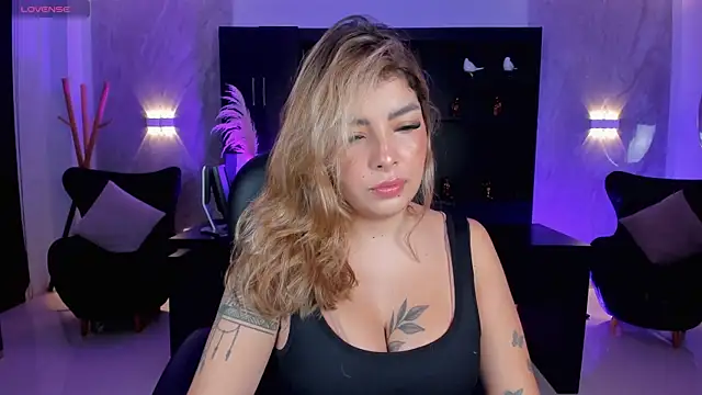 Snapshot of LisaMonroe_ chatting on February 23, 2025, 12:27 pm LisaMonroe online show from February 23, 2025, 12:27 pm