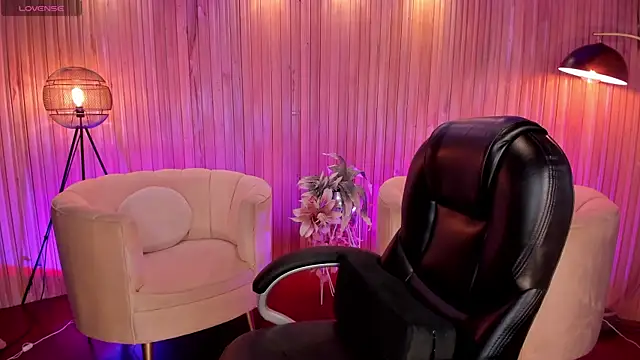 Snapshot of LisaMonroe_ chatting on March 1, 2025, 12:12 pm LisaMonroe online show from March 1, 2025, 12:12 pm