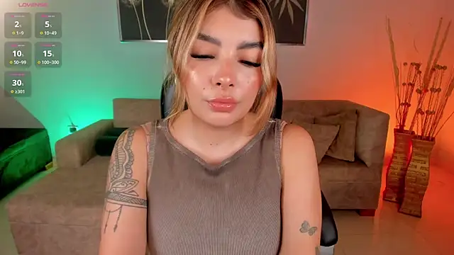 Snapshot of LisaMonroe_ chatting on March 9, 2025, 1:15 pm LisaMonroe online show from March 9, 2025, 1:15 pm