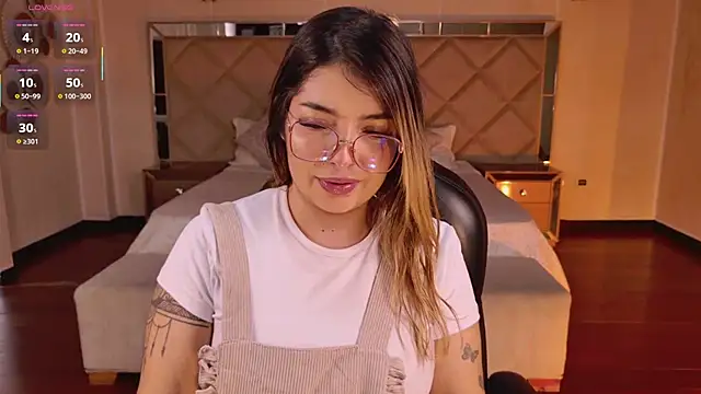 Snapshot of LisaMonroe_ chatting on September 26, 2025, 8:46 pm LisaMonroe online show from September 26, 2025, 8:46 pm