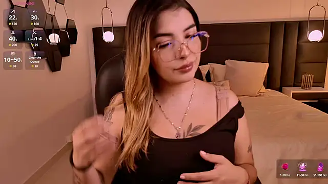 Snapshot of LisaMonroe_ chatting on October 1, 2025, 7:53 pm LisaMonroe online show from October 1, 2025, 7:53 pm