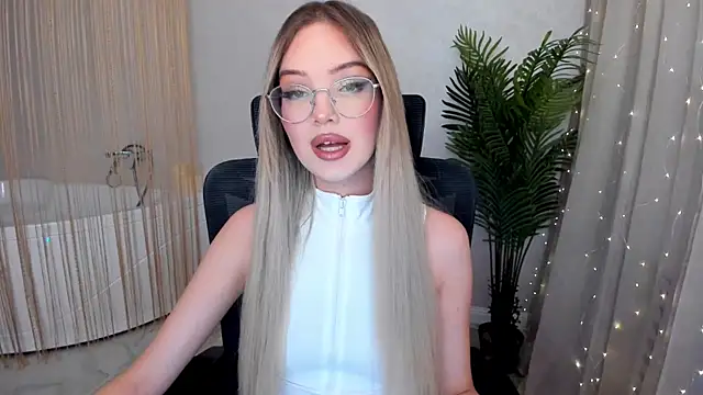 FloweryLove 1 online show from January 22, 2025, 7:34 pm