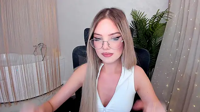 FloweryLove 1 online show from January 22, 2025, 10:37 pm