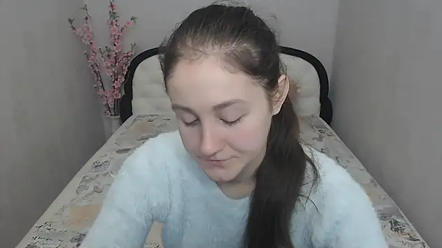 Snapshot of Holliy_Cooper chatting on December 19, 2024, 8:56 am Holliy Cooper online show from December 19, 2024, 8:56 am