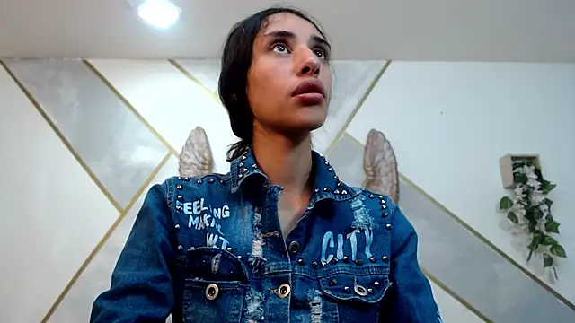 RoxanaCyrano  online show from November 24, 2025, 7:24 pm