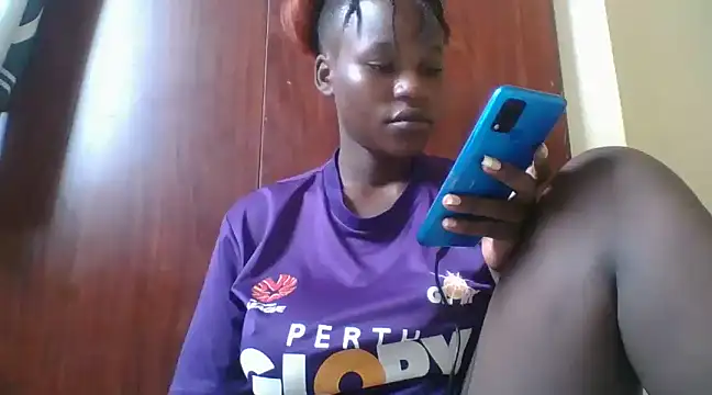 Snapshot of prettychic5 chatting on December 9, 2024, 11:26 am prettychic5 online show from December 9, 2024, 11:26 am