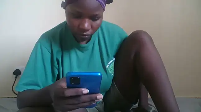 Snapshot of prettychic5 chatting on December 27, 2024, 10:01 am prettychic5 online show from December 27, 2024, 10:01 am