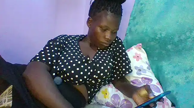 Snapshot of prettychic5 chatting on March 8, 2025, 11:27 am prettychic5 online show from March 8, 2025, 11:27 am