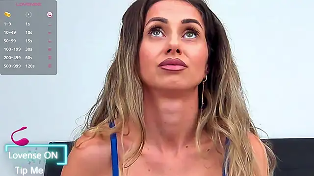 Snapshot of SelenaWest chatting on November 18, 2025, 10:52 am SelenaWest online show from November 18, 2025, 10:52 am