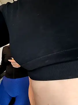 Snapshot of DarleenHot chatting on December 14, 2025, 8:52 am DarleenHot online show from December 14, 2025, 8:52 am