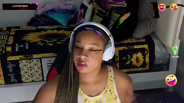 Snapshot of temptressbeauty24 chatting on February 26, 2025, 11:04 pm temptressbeauty24 online show from February 26, 2025, 11:04 pm