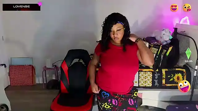 Snapshot of temptressbeauty24 chatting on March 6, 2025, 11:53 pm temptressbeauty24 online show from March 6, 2025, 11:53 pm