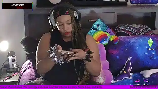 Snapshot of temptressbeauty24 chatting on March 18, 2025, 3:42 am temptressbeauty24 online show from March 18, 2025, 3:42 am