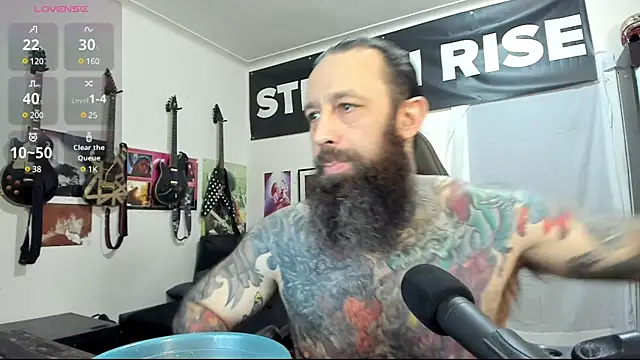 Snapshot of StevenRiseNYC chatting on February 28, 2025, 1:05 am StevenRiseNYC online show from February 28, 2025, 1:05 am