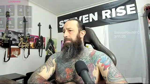 Snapshot of StevenRiseNYC chatting on March 11, 2025, 10:42 pm StevenRiseNYC online show from March 11, 2025, 10:42 pm