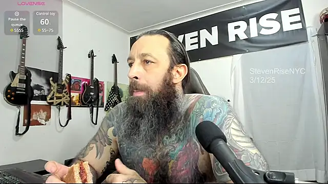 Snapshot of StevenRiseNYC chatting on March 13, 2025, 5:33 am StevenRiseNYC online show from March 13, 2025, 5:33 am