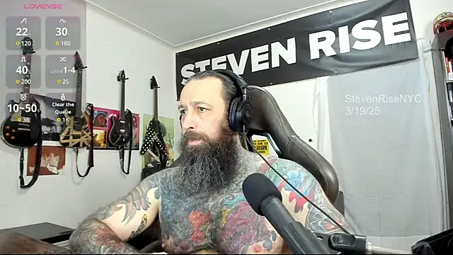 Snapshot of StevenRiseNYC chatting on March 19, 2025, 11:36 pm StevenRiseNYC online show from March 19, 2025, 11:36 pm