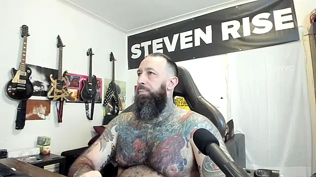 Snapshot of StevenRiseNYC chatting on September 8, 2025, 6:29 pm StevenRiseNYC online show from September 8, 2025, 6:29 pm