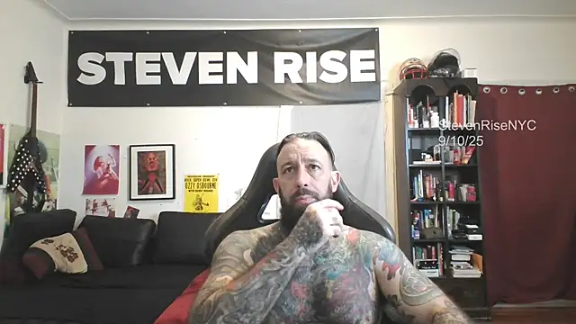 Snapshot of StevenRiseNYC chatting on September 10, 2025, 7:25 pm StevenRiseNYC online show from September 10, 2025, 7:25 pm