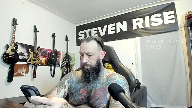 Snapshot of StevenRiseNYC chatting on September 11, 2025, 2:17 pm StevenRiseNYC online show from September 11, 2025, 2:17 pm