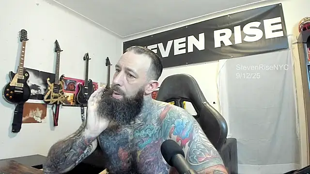 Snapshot of StevenRiseNYC chatting on September 13, 2025, 2:00 am StevenRiseNYC online show from September 13, 2025, 2:00 am