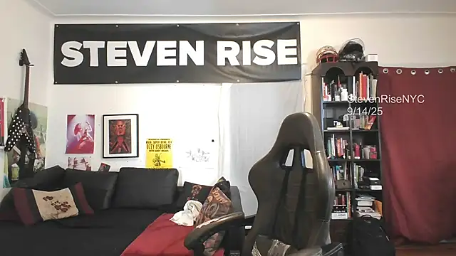 Snapshot of StevenRiseNYC chatting on September 14, 2025, 8:08 pm StevenRiseNYC online show from September 14, 2025, 8:08 pm