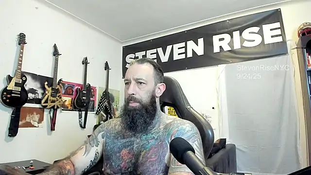 Snapshot of StevenRiseNYC chatting on September 24, 2025, 1:25 pm StevenRiseNYC online show from September 24, 2025, 1:25 pm